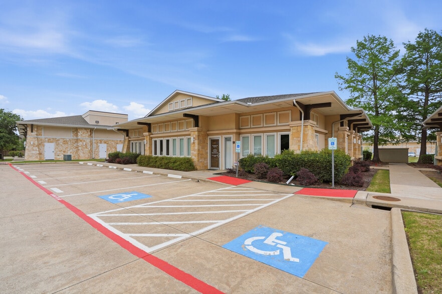 8845 Davis Blvd, Keller, TX for lease - Building Photo - Image 2 of 13