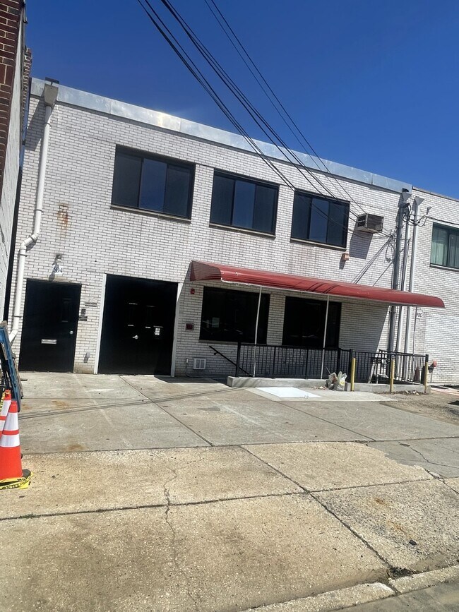 Plus de détails pour 504 Cherry Ln, Floral Park, NY - Industriel à louer