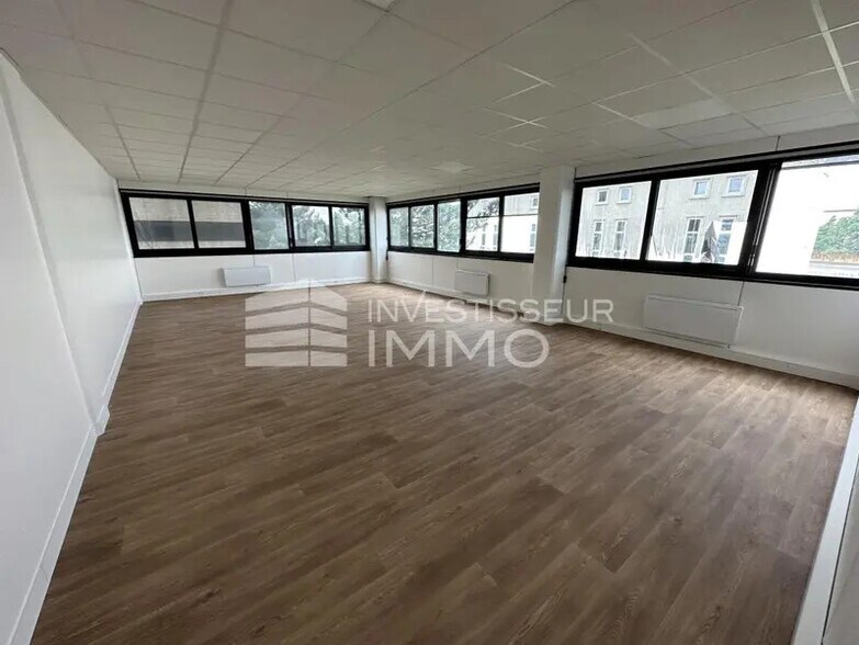 Office in Palaiseau for lease - Interior Photo - Image 3 of 5
