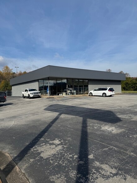 4711 Dayton Blvd, Chattanooga, TN for lease - Building Photo - Image 1 of 20