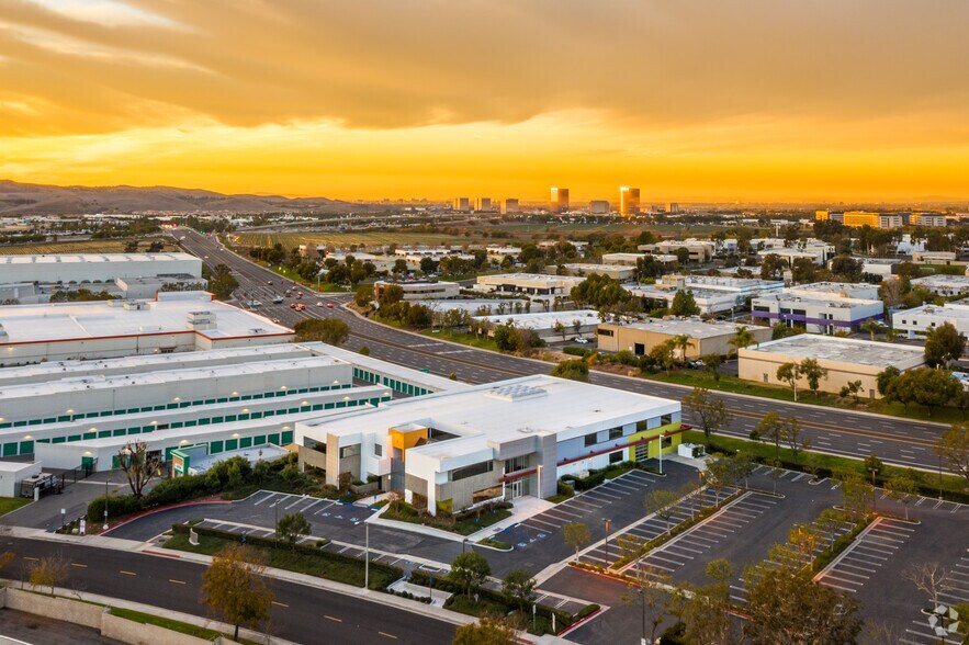 3 Burroughs, Irvine, CA à louer - Aérien - Image 3 de 32