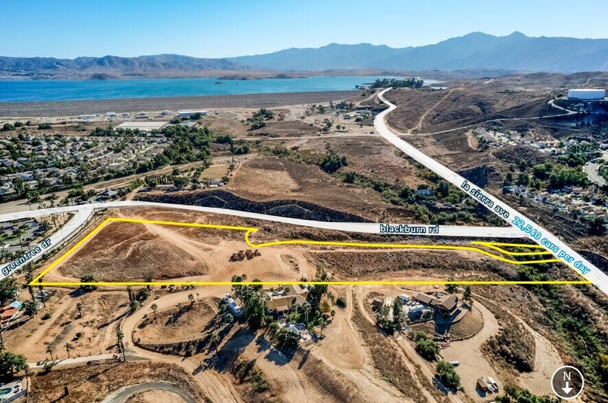 NEC La Sierra Ave, Riverside, CA à vendre - Photo du bâtiment - Image 1 de 3