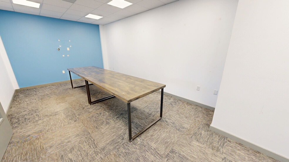 402 SW A St, Bentonville, AR for lease - Building Photo - Image 3 of 5