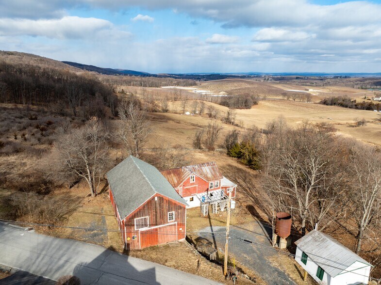 156 Mount Zion Rd, Marlboro, NY à vendre - Photo du bâtiment - Image 3 de 40