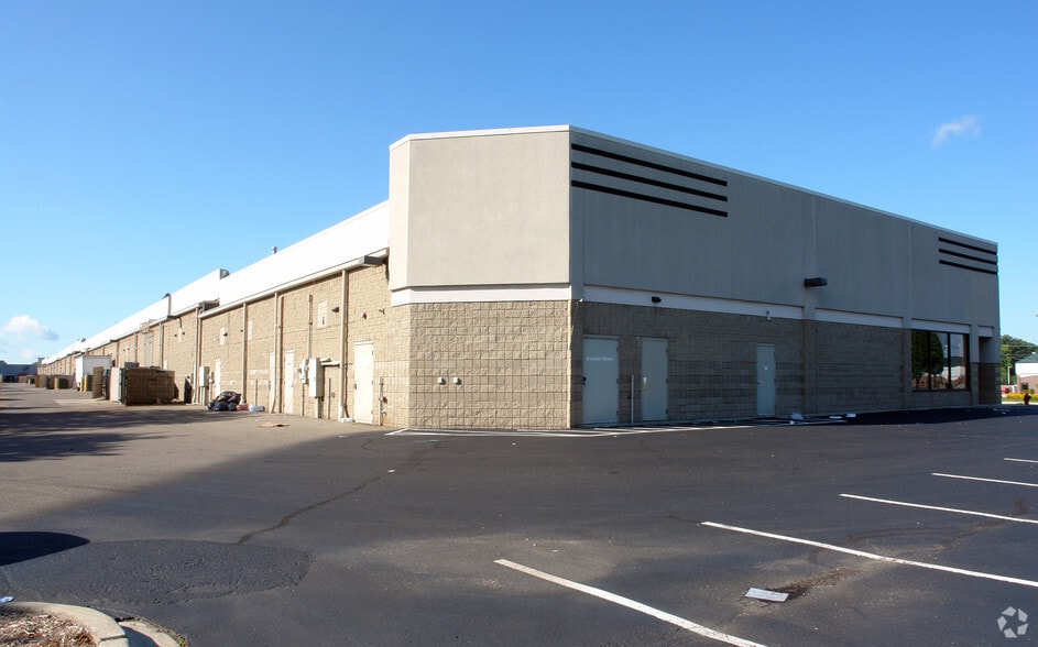 6041-6363 Haggerty Rd, West Bloomfield, MI for lease - Building Photo - Image 3 of 4