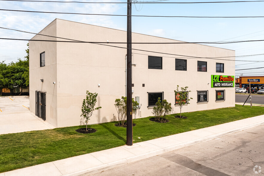 5601 W Commerce Sreet, San Antonio, TX for lease - Building Photo - Image 2 of 12