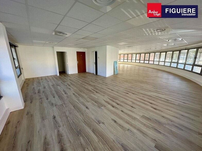 150 Avenue Georges Pompidou, Aix-en-Provence for lease - Interior Photo - Image 2 of 15
