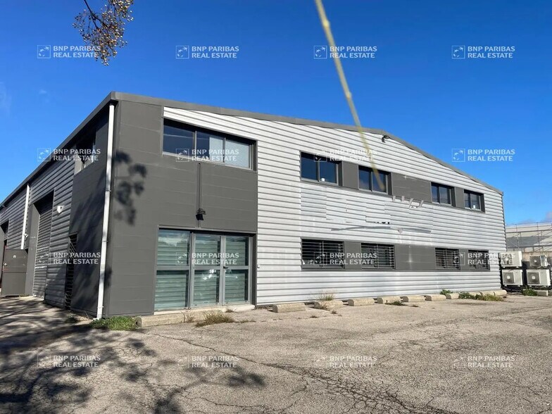 Office in Septèmes-les-Vallons for lease - Building Photo - Image 1 of 9