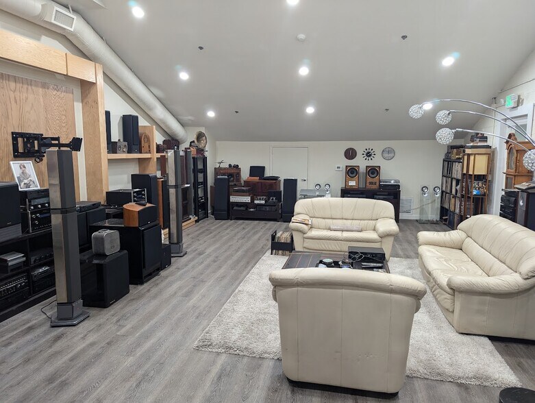 250 N Orange Ave, Brea, CA à vendre - Photo du bâtiment - Image 3 de 12