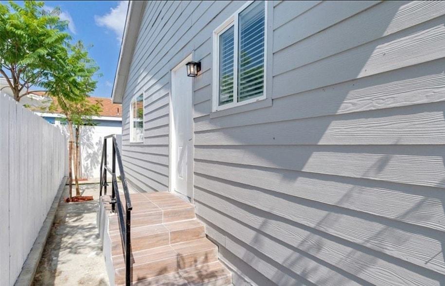 1143 E 106th St, Los Angeles, CA for sale - Building Photo - Image 3 of 4