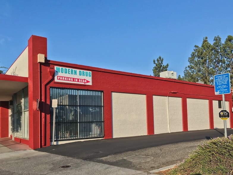 3032-3044 Tulare St, Fresno, CA for lease - Building Photo - Image 3 of 8
