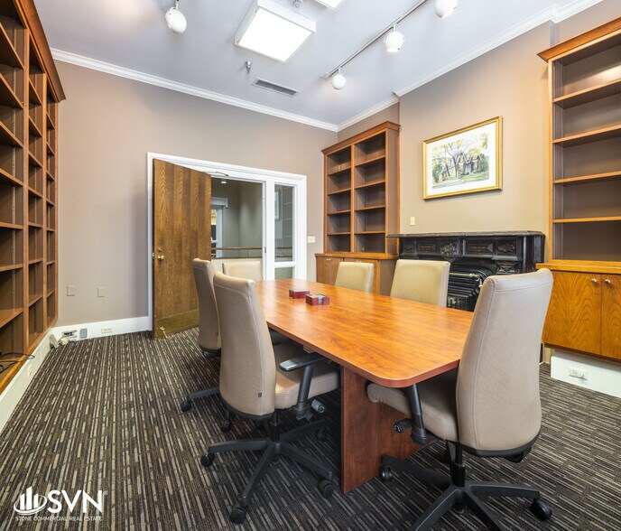201 W Main St, Frankfort, KY à louer - Photo du bâtiment - Image 3 de 32