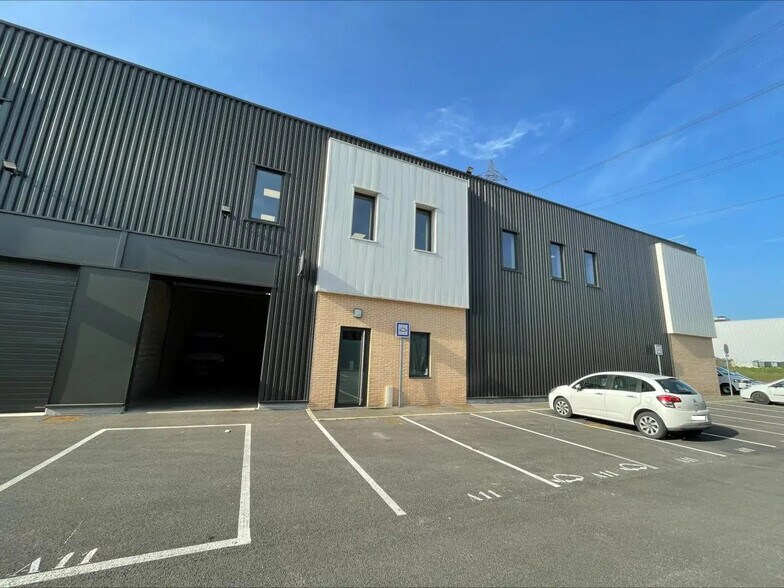 Flex dans Persan à louer - Photo du bâtiment - Image 2 de 6