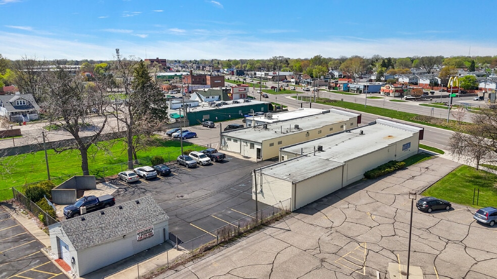 27920 Gratiot Ave, Roseville, MI à vendre - Photo du bâtiment - Image 3 de 4