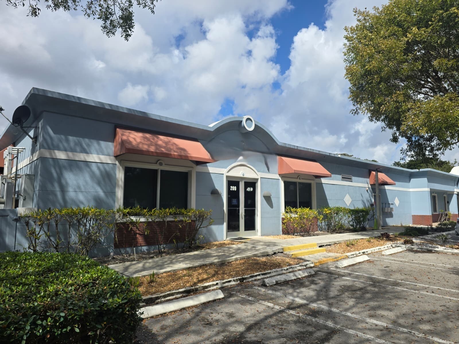 201-209 SW 84th Ave, Plantation, FL for lease Primary Photo- Image 1 of 26