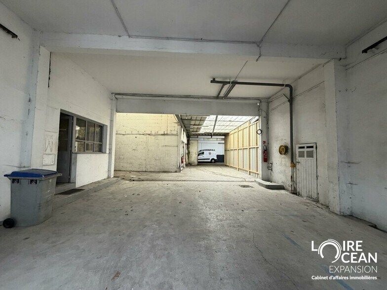 Commerce de détail dans Nantes à louer - Photo du bâtiment - Image 2 de 6
