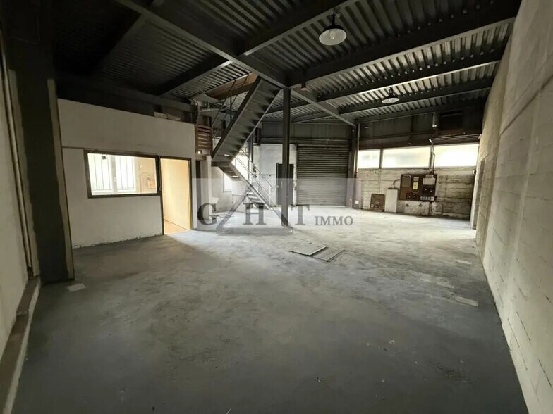 Industrial in Montreuil for lease - Interior Photo - Image 2 of 8