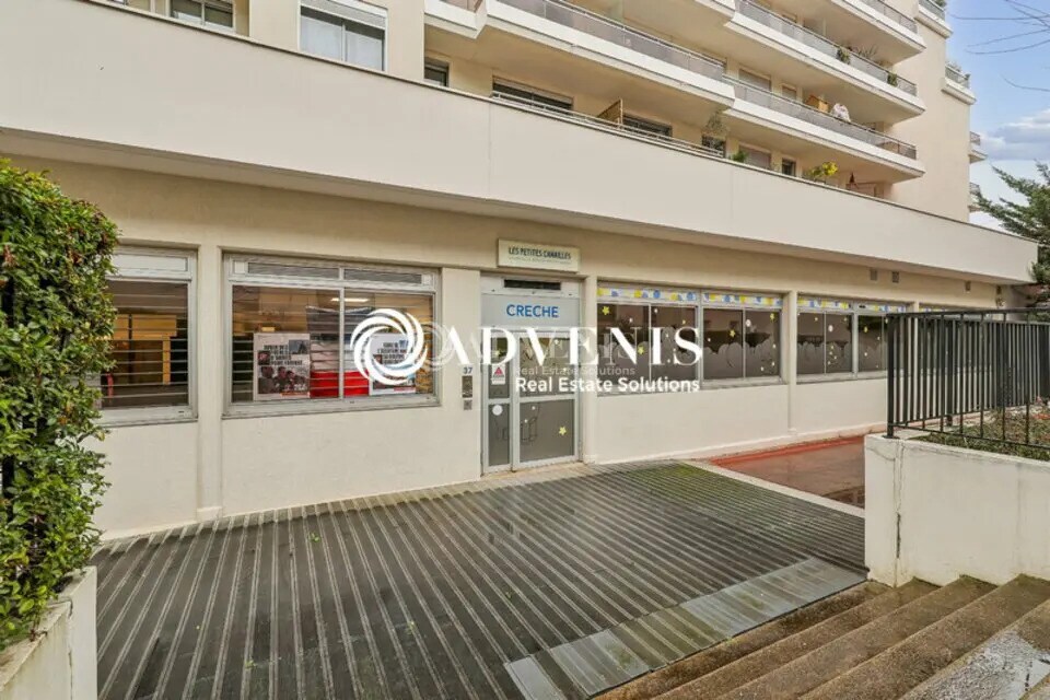 Office in Vincennes for sale Building Photo- Image 1 of 25