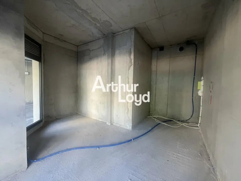 Retail in Nice for lease Interior Photo- Image 1 of 5