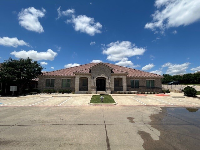 1175 Kinwest Pky, Irving, TX for lease Primary Photo- Image 1 of 6