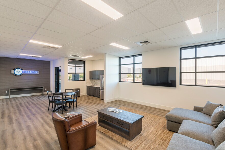 450 E Willis Rd, Chandler, AZ à vendre - Photo du bâtiment - Image 2 de 12