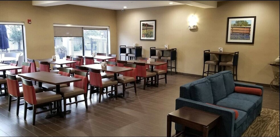 7014 Will Clayton Pky, Humble, TX for sale - Interior Photo - Image 2 of 9