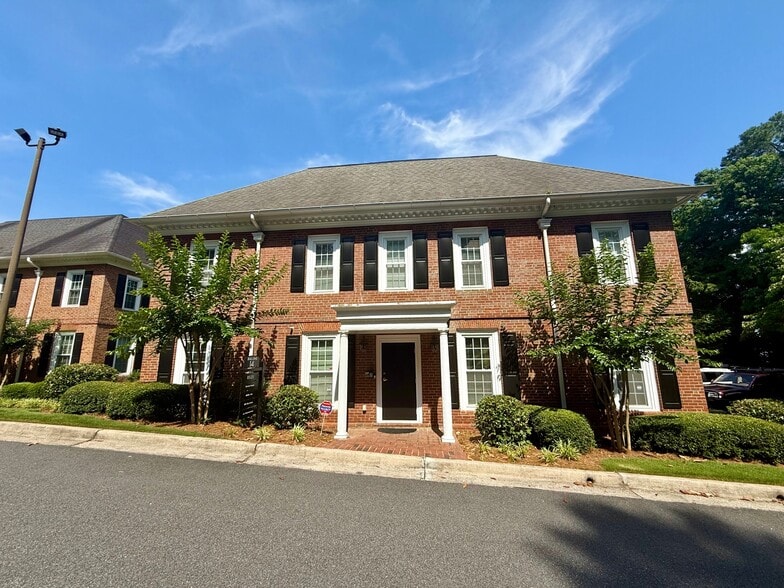 8525 Dunwoody Pl, Atlanta, GA for sale - Building Photo - Image 3 of 9