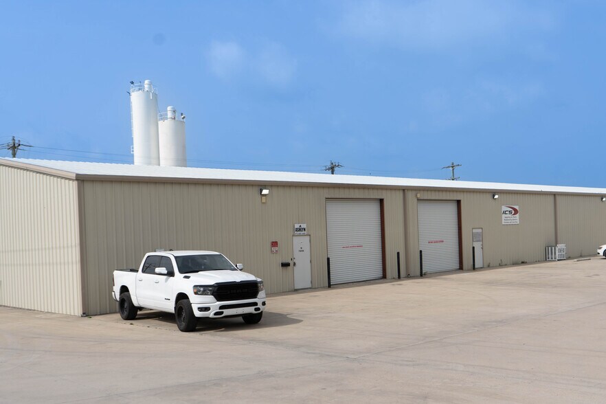 681 Eastgate Rd, Midlothian, TX for lease - Building Photo - Image 2 of 8