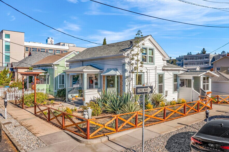 937 Las Juntas St, Martinez, CA à vendre - Photo du bâtiment - Image 2 de 43