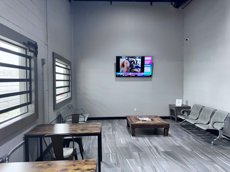 10206 North Fwy, Houston, TX for sale - Building Photo - Image 3 of 11