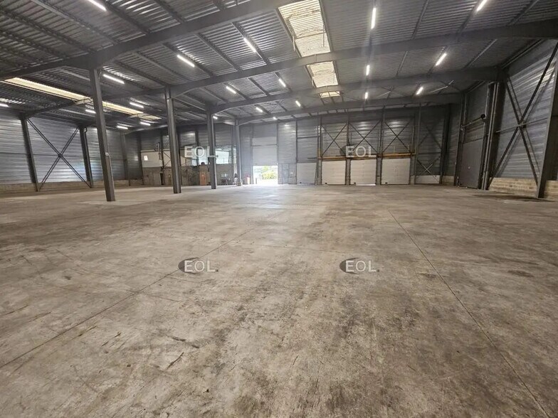 Industriel dans Vitry-sur-Seine à louer - Photo du bâtiment - Image 3 de 17