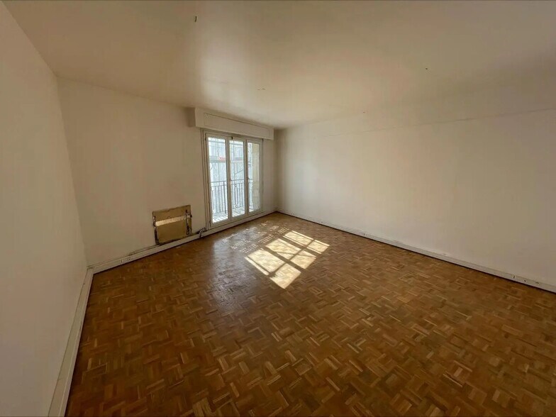 23 Avenue De Wagram, Paris for lease - Interior Photo - Image 2 of 6