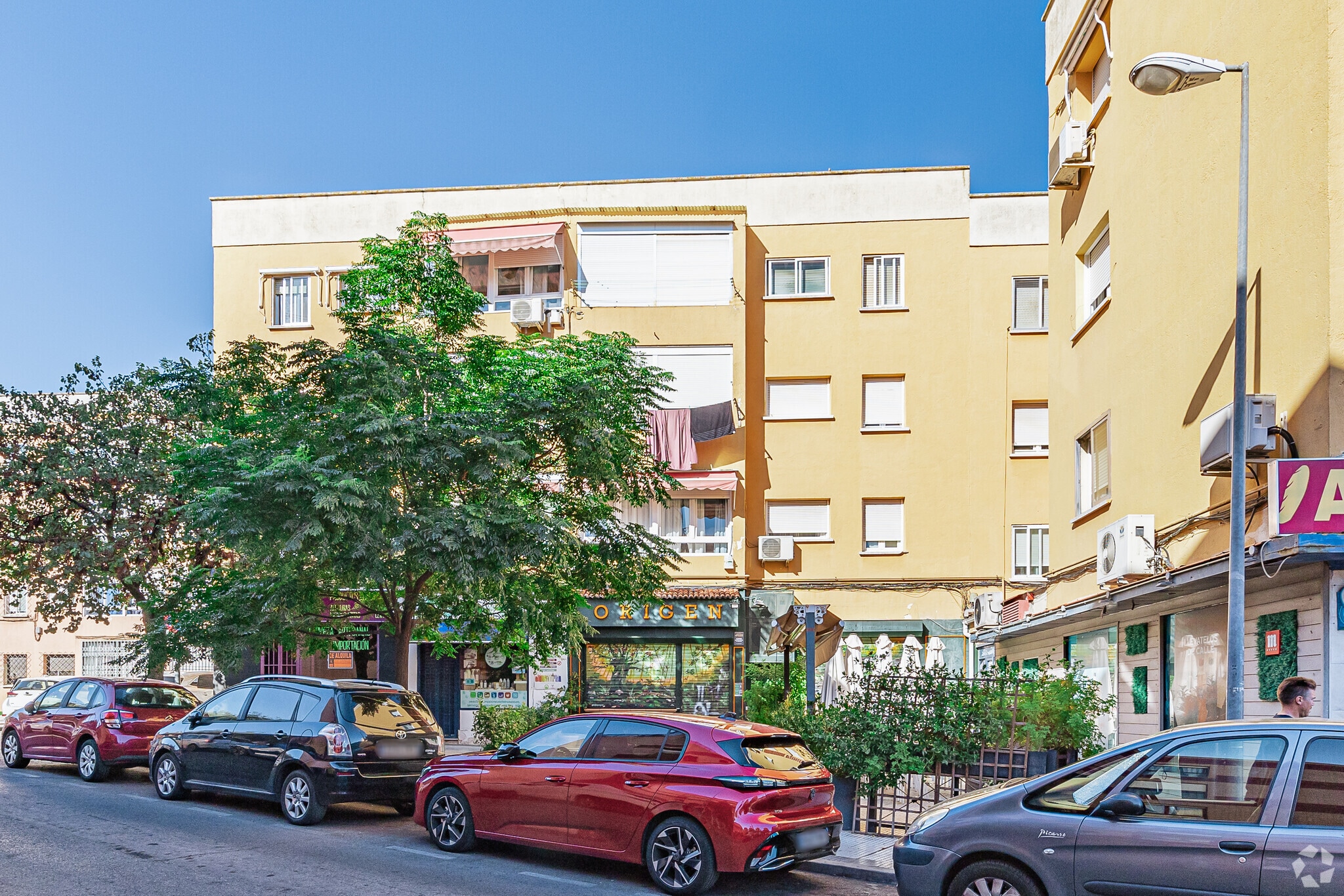 Retail in Majadahonda, Madrid for lease Primary Photo- Image 1 of 3