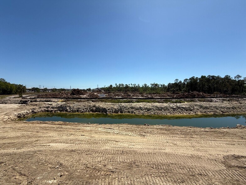 Collier Blvd & Beck Blvd, Naples, FL à louer - Photo du bâtiment - Image 2 de 16