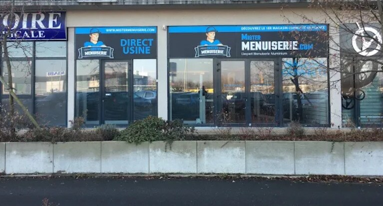 Retail in Quincy-sous-Sénart for lease Building Photo- Image 1 of 9