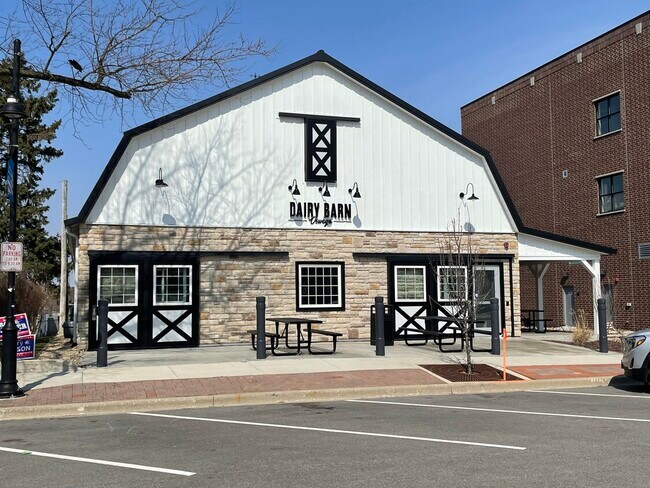 More details for 121 Main St, Oswego, IL - Retail for Lease