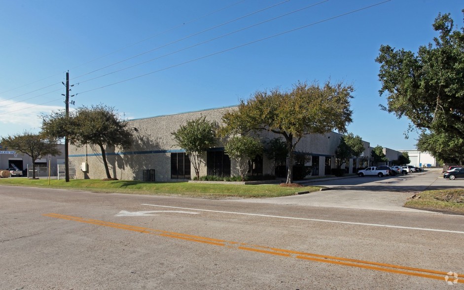 18207 Chisholm Trl, Houston, TX for lease - Building Photo - Image 1 of 4