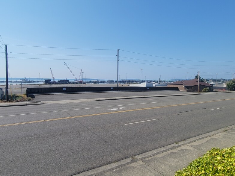 2516 W Marine View Dr, Everett, WA for lease - Building Photo - Image 2 of 10