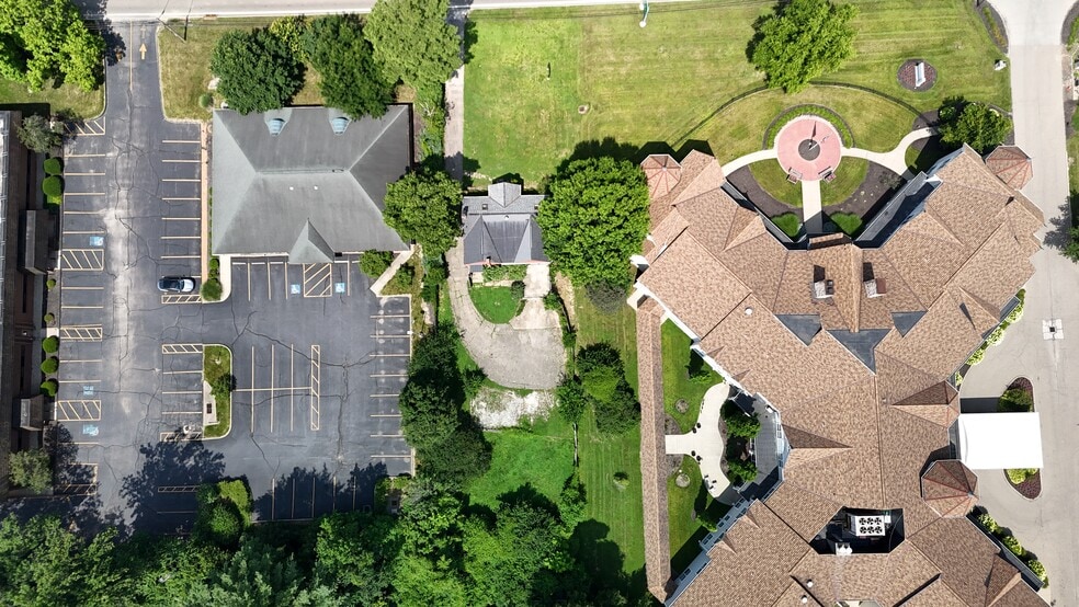 9056 Montgomery Rd, Cincinnati, OH for sale - Building Photo - Image 3 of 8