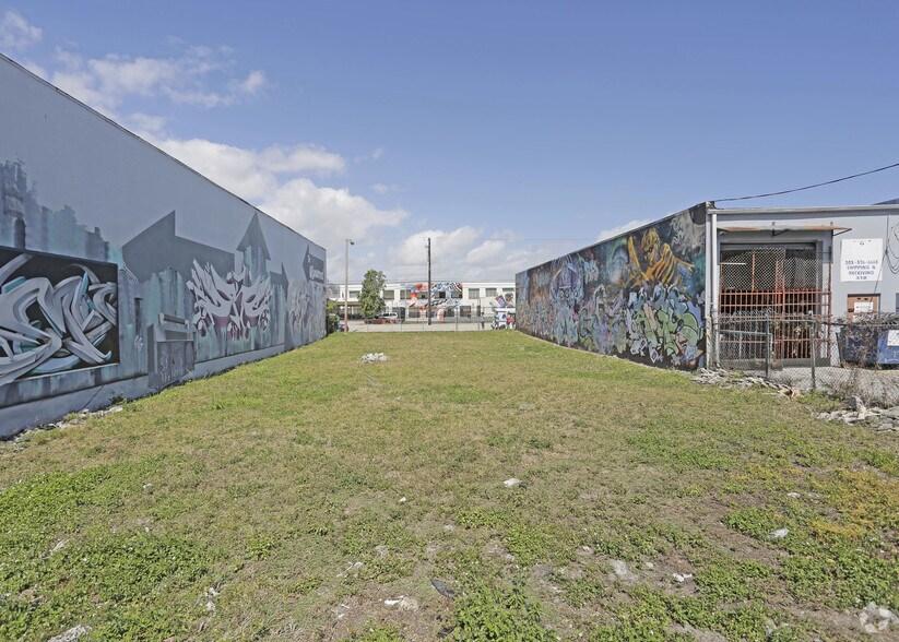 320 NW 29th St, Miami, FL à vendre - Photo du bâtiment - Image 3 de 10