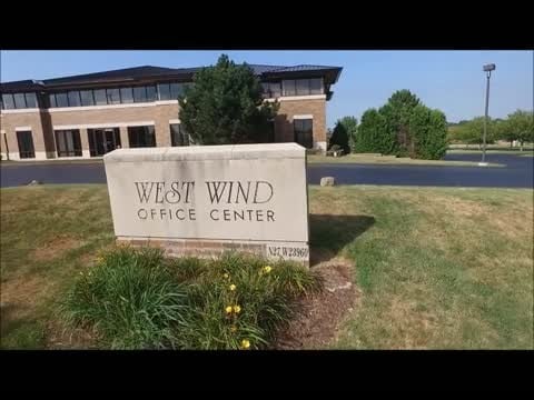 N27W23960 Paul Rd, Pewaukee, WI à vendre - Vidéo sur l’inscription commerciale - Image 2 de 12