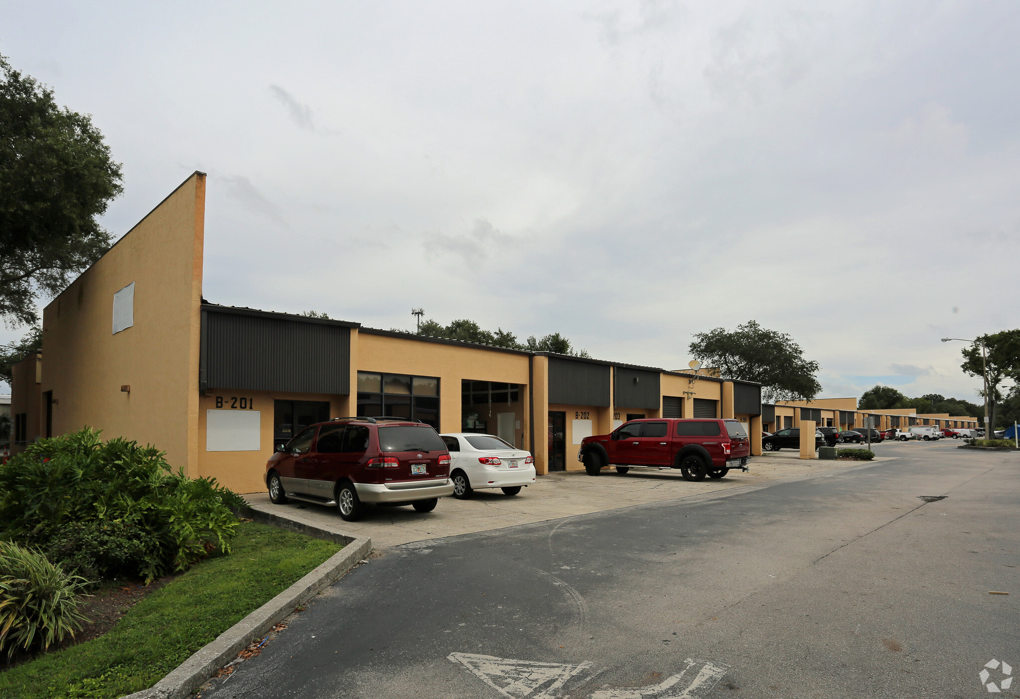 333 N Falkenburg Rd, Tampa, FL for lease Primary Photo- Image 1 of 28