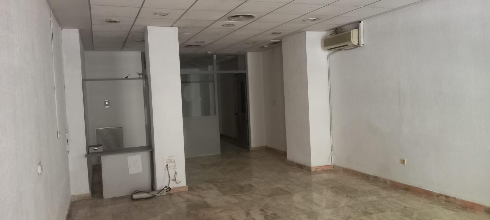 Retail in Granada for lease Interior Photo- Image 1 of 17