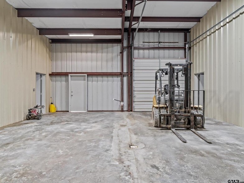 702 Blackjack St, Winnsboro, TX for sale - Interior Photo - Image 3 of 27