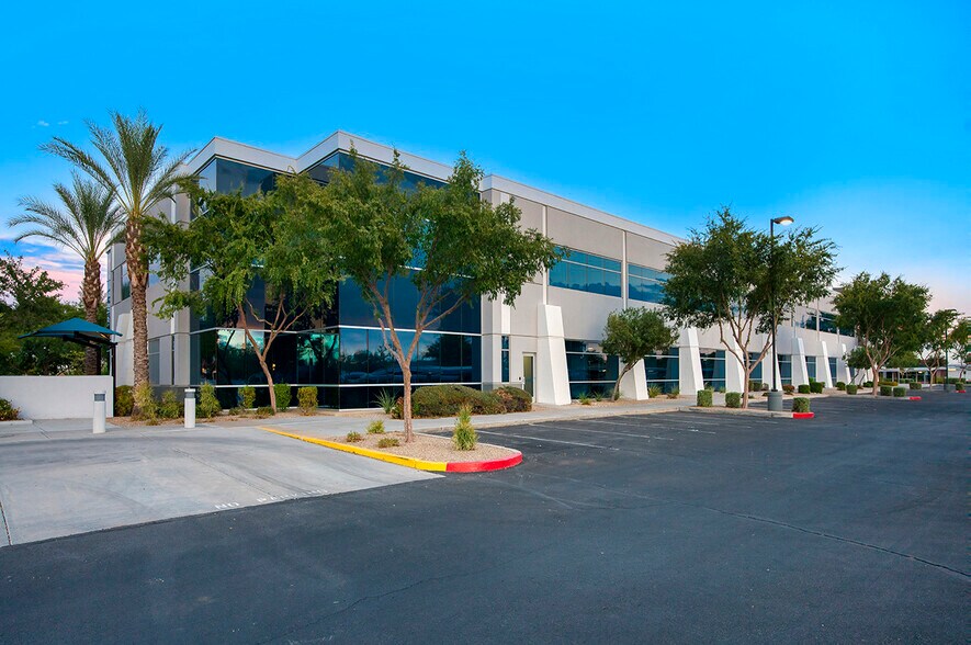 1910 S Stapley Dr, Mesa, AZ à louer - Photo du bâtiment - Image 2 de 10
