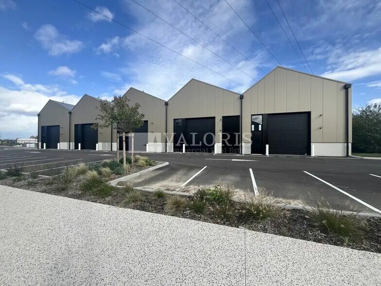 Flex in Toussieu for sale - Building Photo - Image 1 of 7