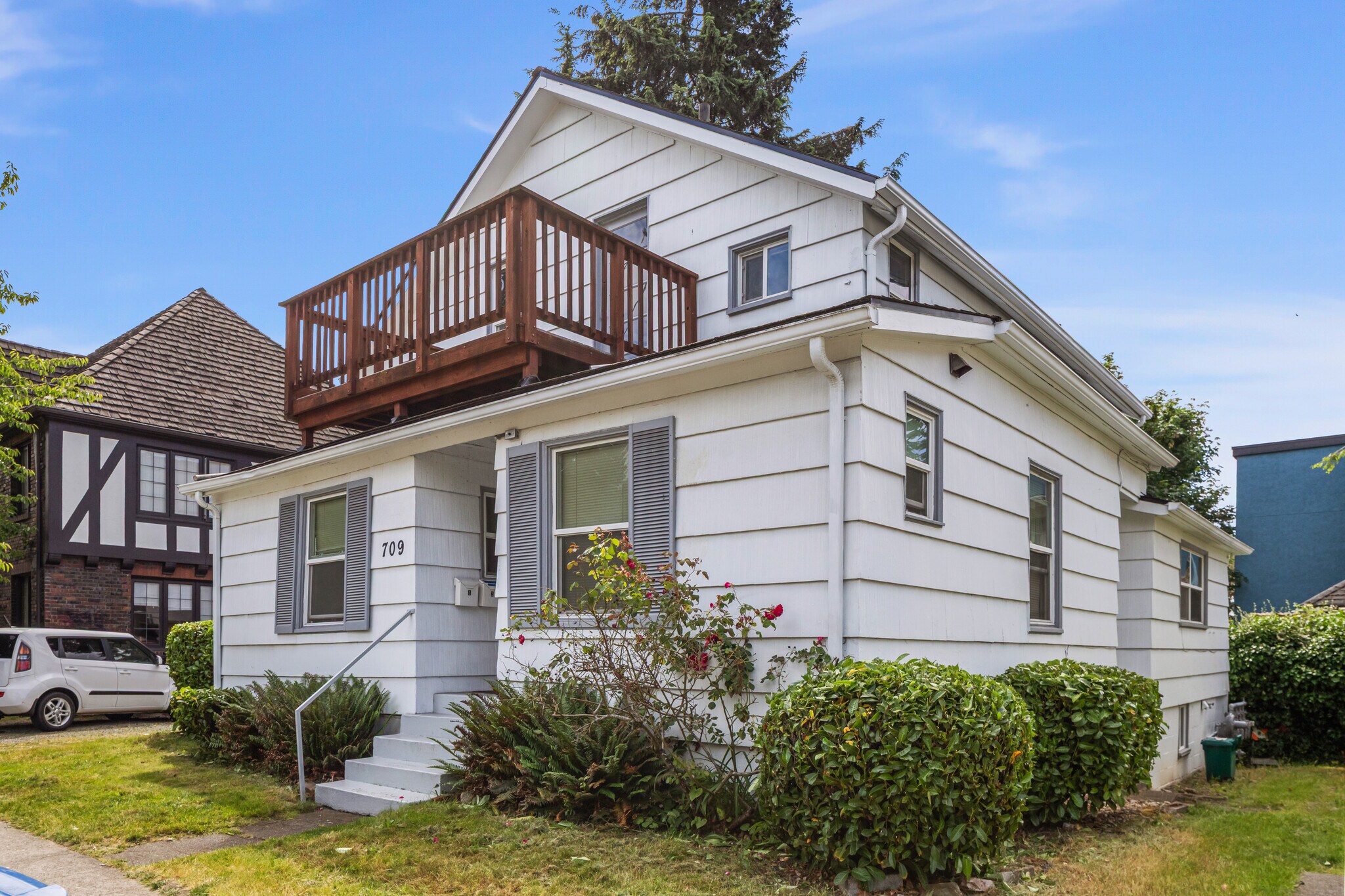 709 NE 43rd St, Seattle, WA à vendre Photo du bâtiment- Image 1 de 7