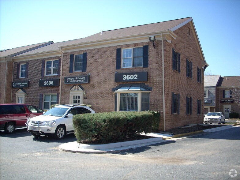 5122 Leesburg Pike, Alexandria, VA à louer - Photo du bâtiment - Image 2 de 16