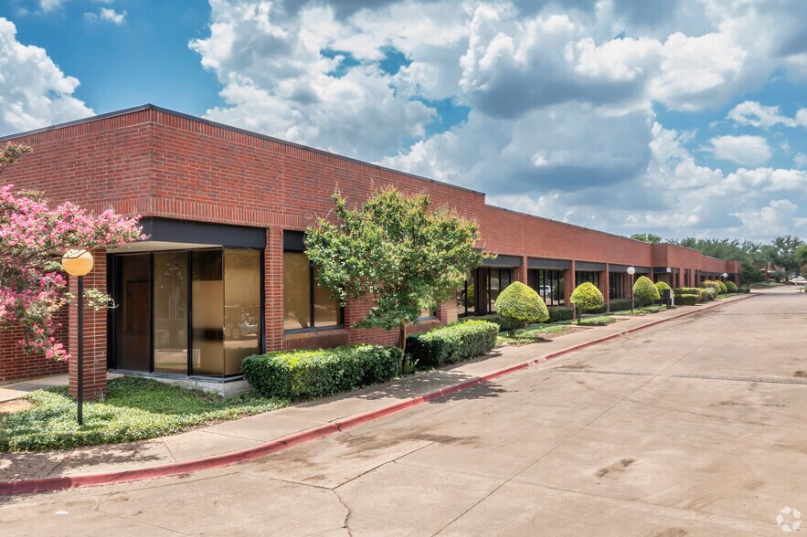 1251 S Sherman St, Richardson, TX à louer - Photo du bâtiment - Image 1 de 15