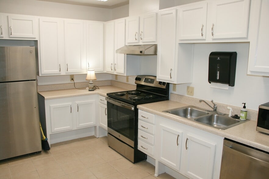 14 W Bartlette St & 105 S Sumter portfolio of 2 properties for sale on LoopNet.ca - Interior Photo - Image 3 of 12